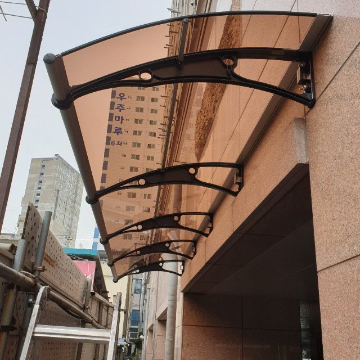 캐노픽스 1000X3000 렉산차양 현관 창문 어닝 캐노피 상가 비막이 구매사은품, 검정틀 브라운앰보렉산 상세 이미지 1